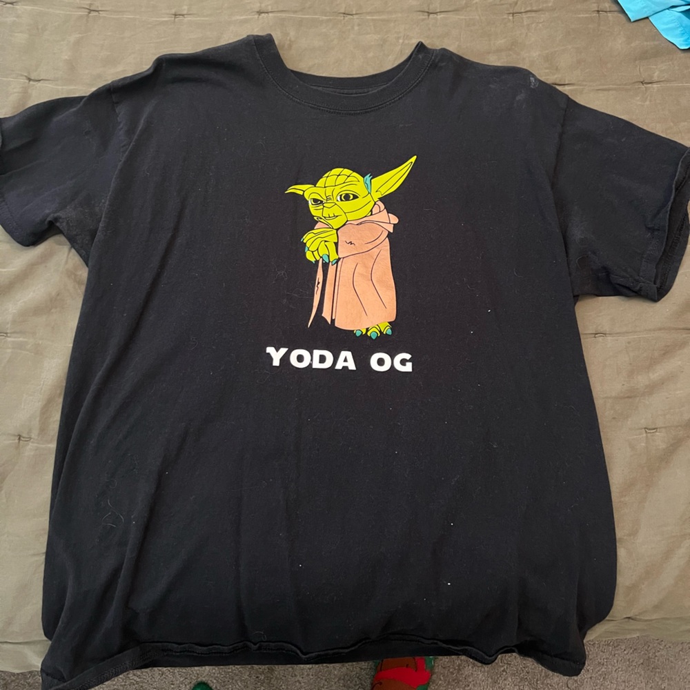 Men’s yoda shirt